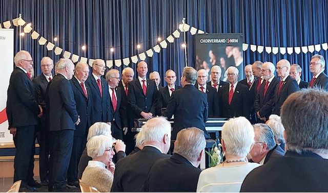 Sängerkreis Heinsberg ehrt verdiente Chöre, Chormitglieder und langjährige Verdienste um das Ehrenamt sowie einen Dirigenten.