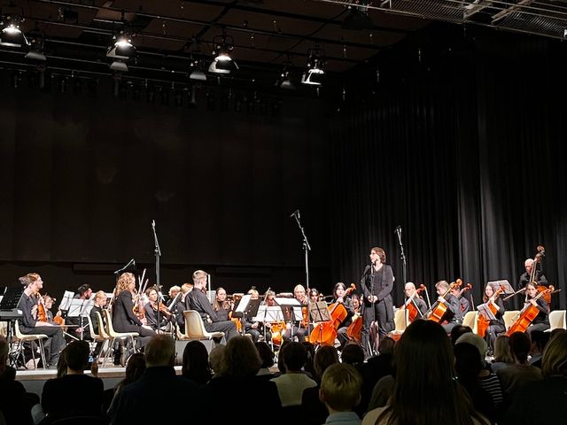 Volksbank Heinsberg eG präsentiert das Sinfonieorchester der Kreismusikschule und Marc Breuer
