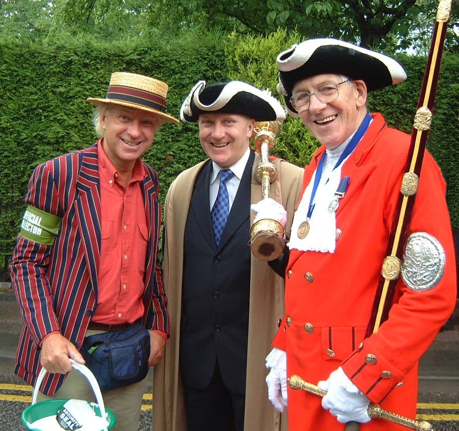 Fabricant with his collection bucket