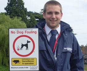 steve-pearce-dog-fouling-notice-1 Steve Pearce holding one of the dog poop warning signs at Stowe Pool