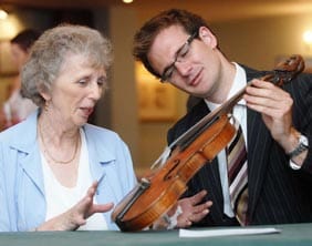 charles-hanson-with-averil-commons-and-violin Averil Commons has her violin valued by Charles Hanson