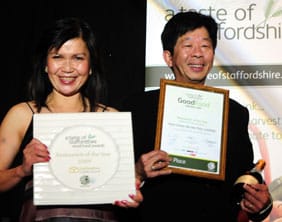 Siam Corner Ma Ma Thai collect their award