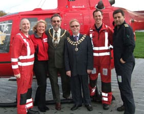 air-ambulance-visit Ian Whalley (paramedic), Helen Hitchman (Area fund raising manager), Cllr Ken Humpreys, Cllr Joesph Powell, Steve Mitchell (paramedic) and Matthew Wood (pilot)