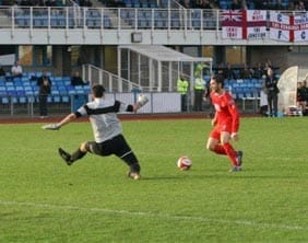 reece-styche-grantham Reece Styche rounds the Grantham Town keeper