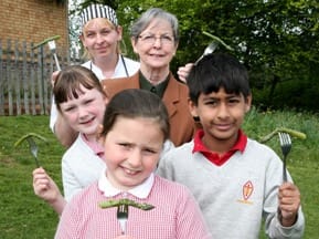 Asparagus resized Cook Donna Jillings, Cllr Veronica Downes, Francesca Sole, Brandon Jassal and Libby Evans
