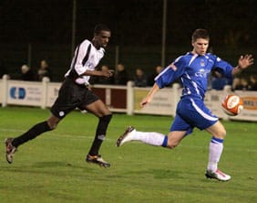 grant-ryan Grant Ryan tries to escape his marker. Pic: Dave Birt