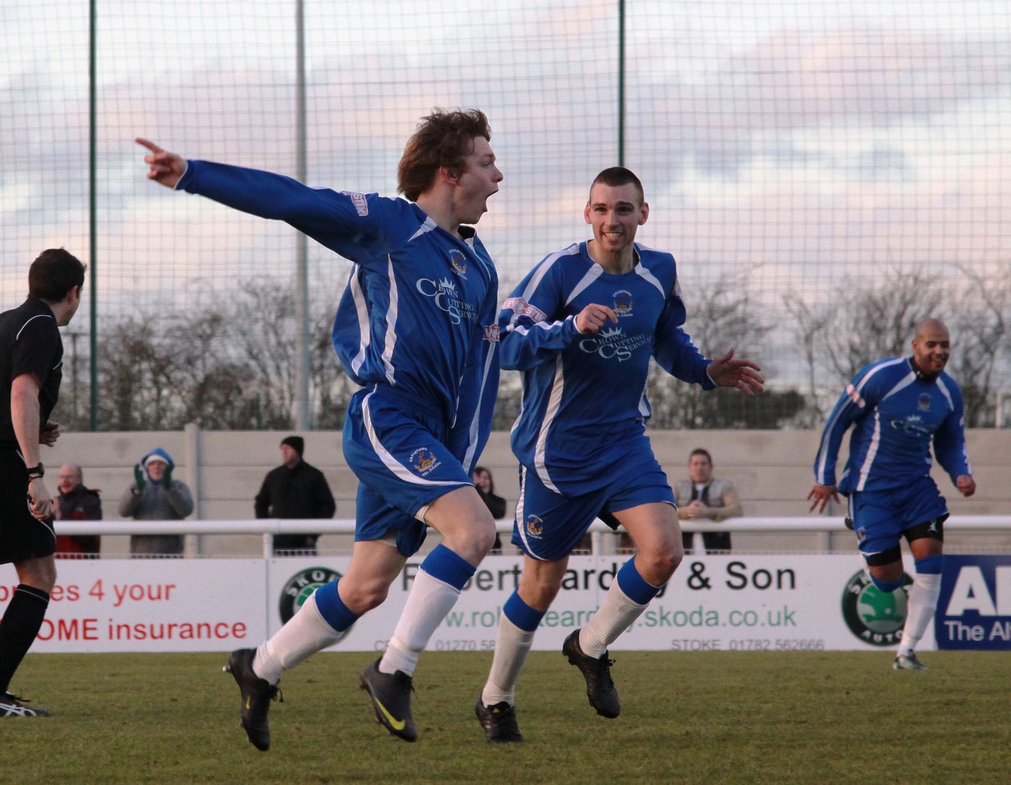 Chris Peel celebrates 1-0