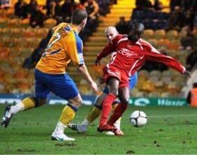Ramone Stephens gets away from two defenders. Pic: Dave Birt