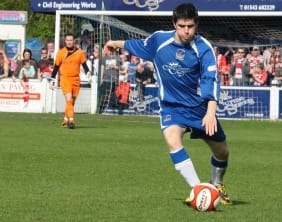 Mark Branch on the ball. Pic: Dave Birt