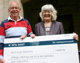 JeremyHobbsEricaBayliss Jeremy Hobbs receives the cheque from Cllr Erica Bayliss