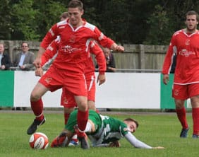lee-parsons-midfield-tussle