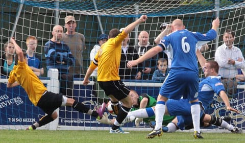 Matty Cohen scrambles the ball over the line. Pic: Dave Birt