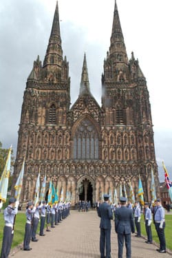 Senior-Adult-NCOs-spend-a-moment-taking-in-the-impressive-cathedral_