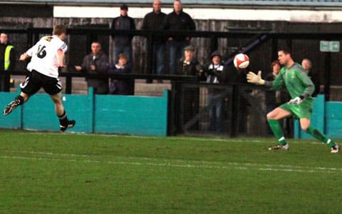 carl-gargan-seals-the-game-for-marine-5-2