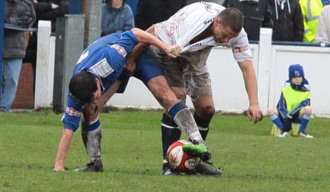 danny-smith-keeps-a-tight-grip-on-his-man