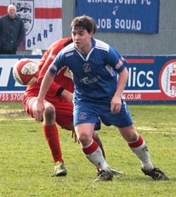 Danny Smith gets away from his marker. Pic: Dave Birt