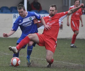 Chris Slater challenges for the ball. Pic: Pamela Mullins