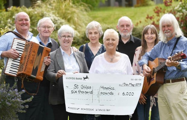Mike Stanley's friends and family hand over £6,000 after their Irish music concert