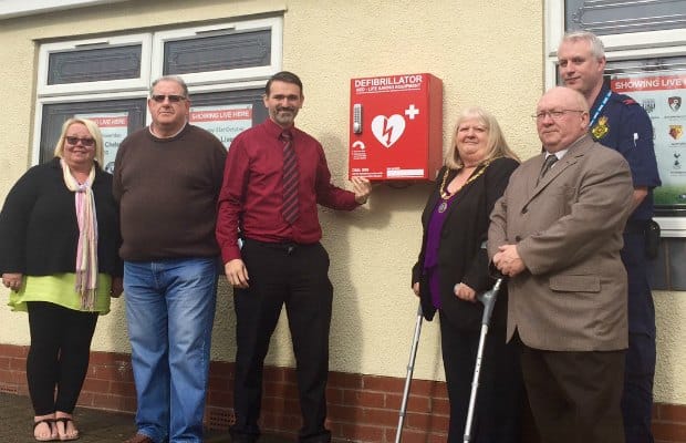 Mandi EdwardsDavid Crowe, Cllr Darren Ennis, Cllr Pamela Stokes, Cllr Keith Stokes and Paul Dadge with the new defibrillator
