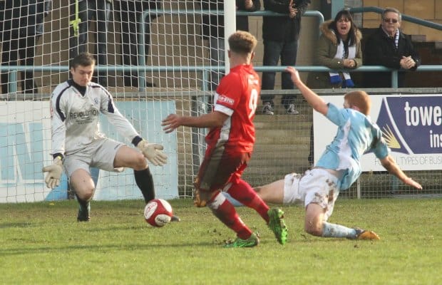 Ryan Wynter makes it 2-2. Pic: Dave Birt