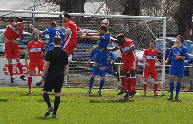 Spalding take the lead. Pic: Pamela Mullins