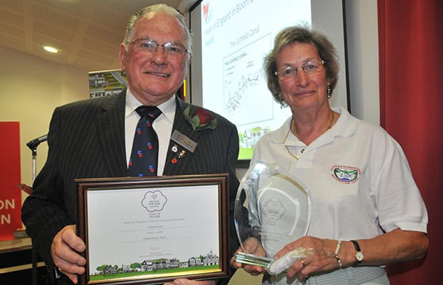 Hilary Smith accepts the environmental award from Les Goodman, president of Heart of England in Bloom