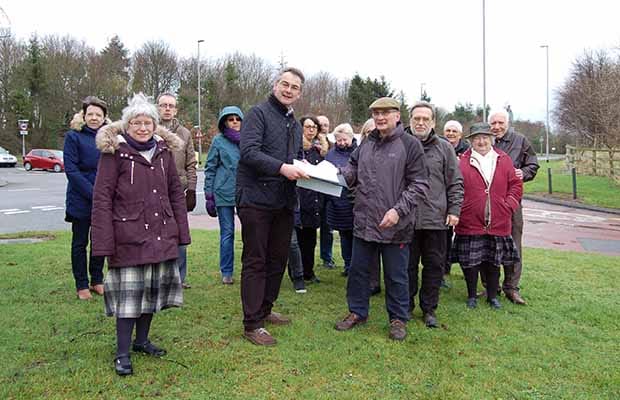 Cllr Paul Ray receives the petition from residents