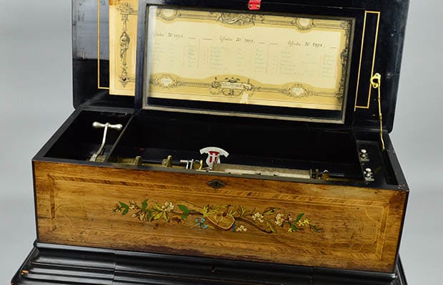 The musical box that's going up for auction