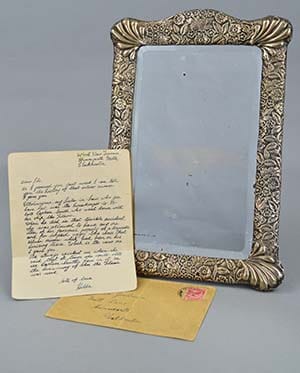 The mirror and handwritten note