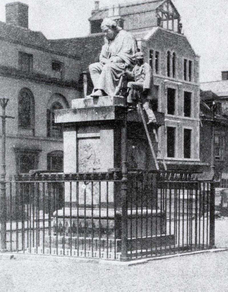 An 1859 photograph showing the original railings around the statue of Dr Johnson