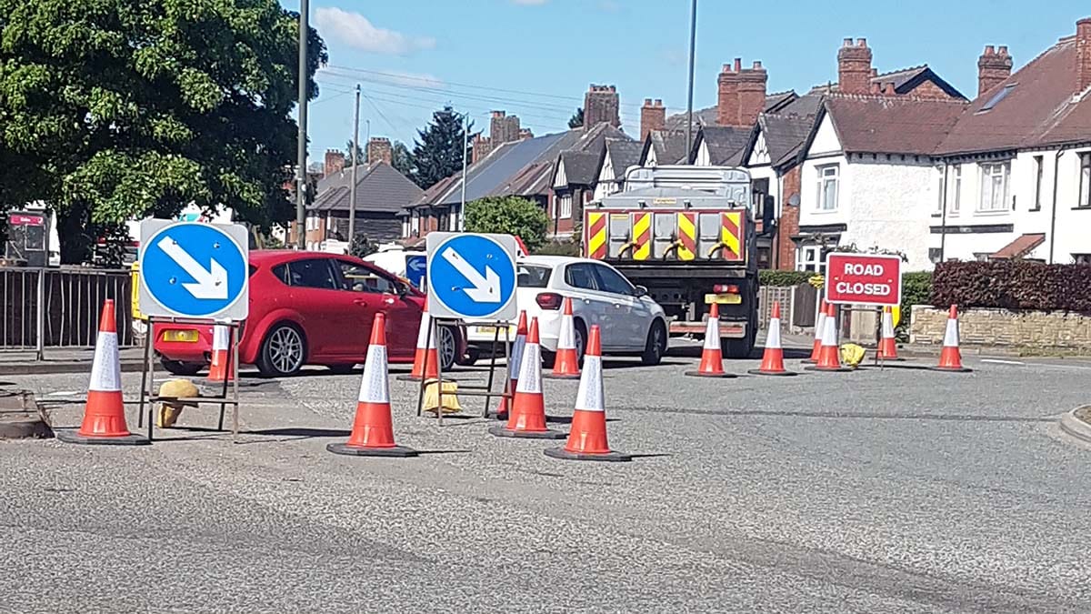 Queues at Trent Valley island after roads were closed to accommodate the reopening of the tip in Lichfield