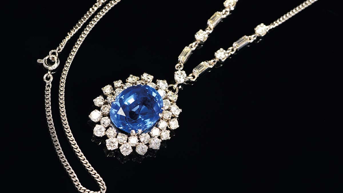 A sapphire pendant sold in Lichfield