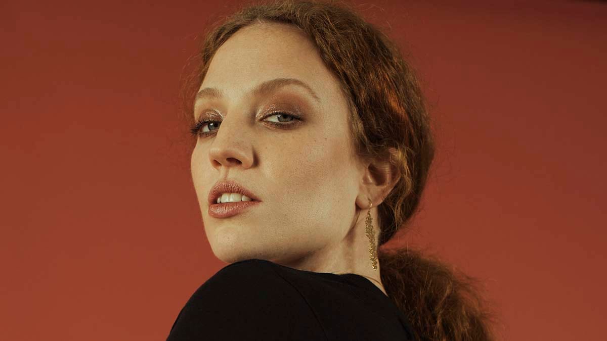 Jess Glynne