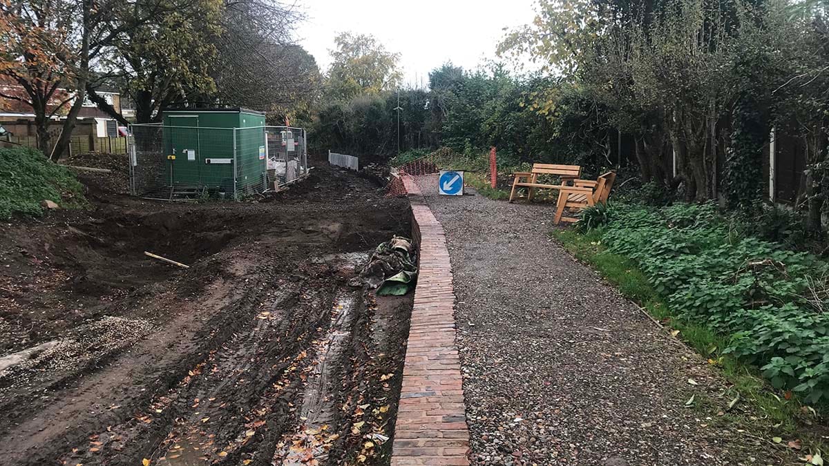 The towpath at Gallows Reach