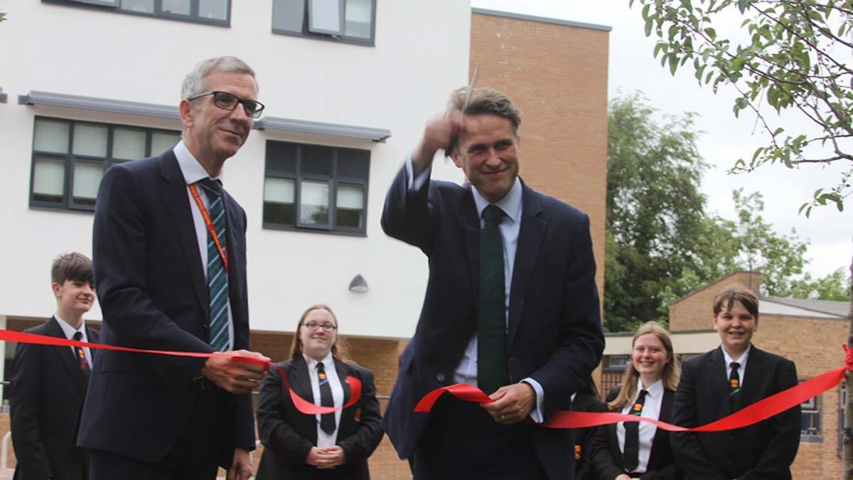 Gavin Williamson cutting the ribbon at Nether Stowe School