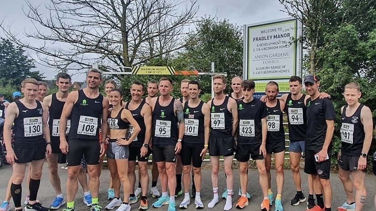 Runners from both teams
