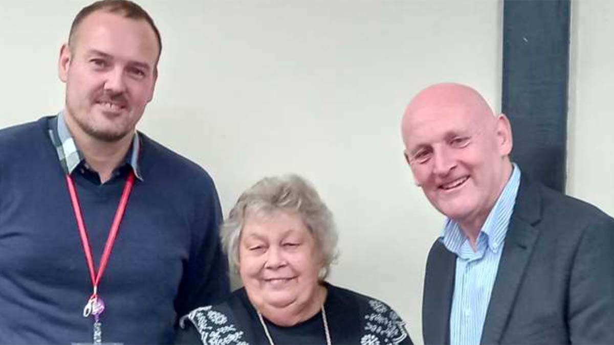 Cllr Rob Birch and Cllr Diane Evans with retiring town clerk Graham Hunt