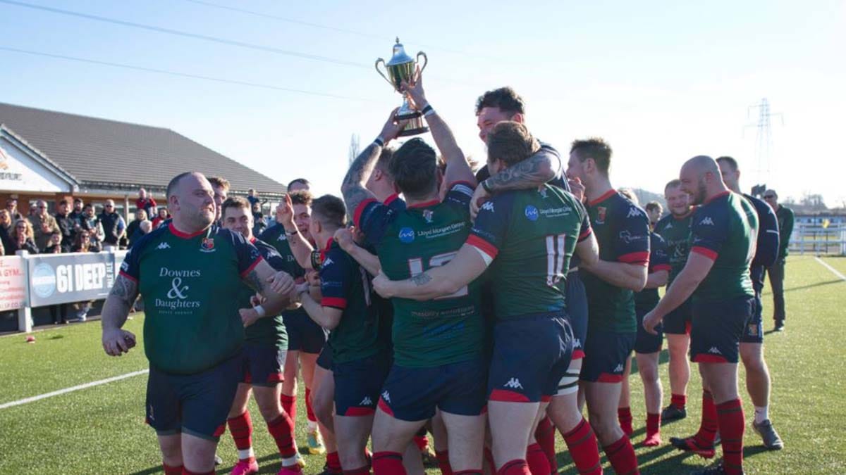 Lichfield RUFC players celebrate their cup win