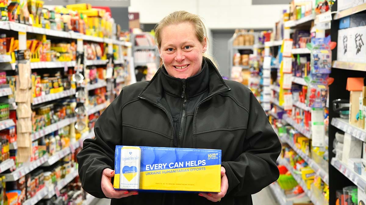 A Central England Co-op staff member with a pack of the Che lager