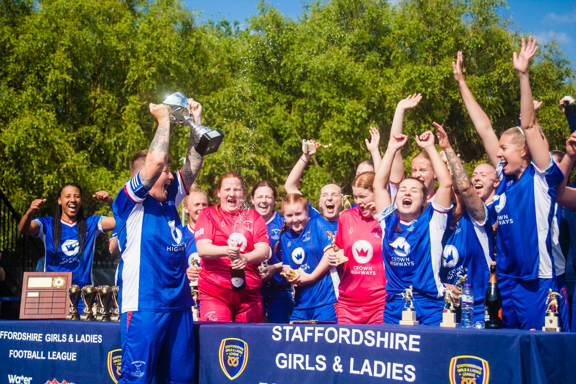 Captain Becky Wood lifts the SGLFL Vase