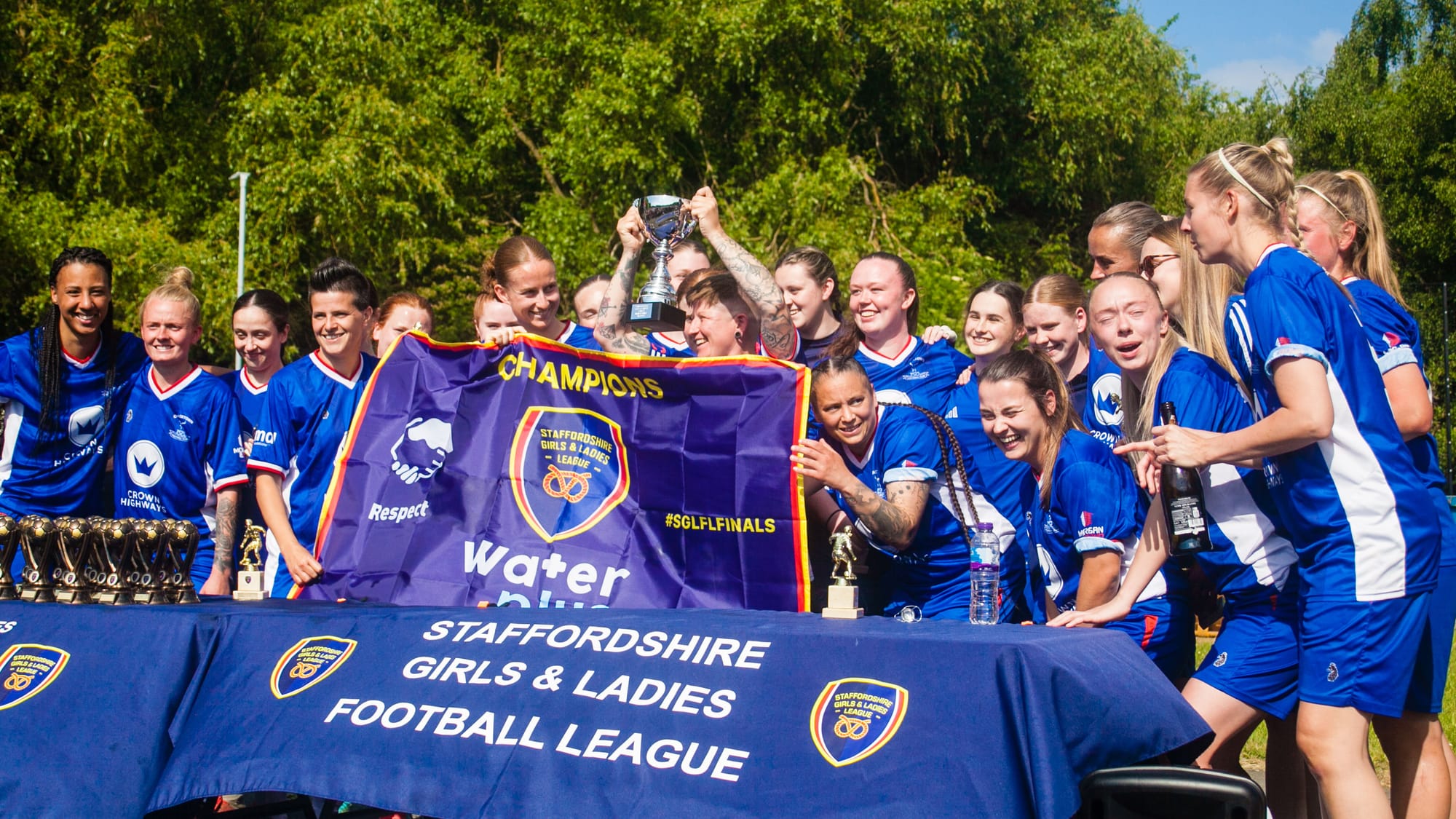 Captain Becky Wood lifts the SGLFL Vase