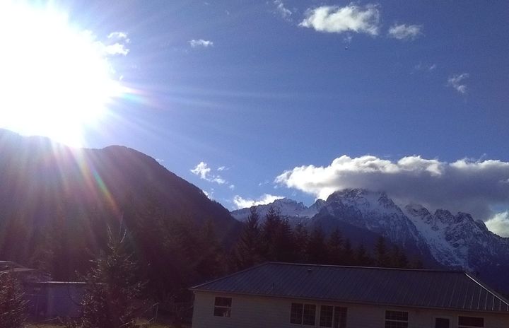 Sun over Mt. Jumbo in November, 2025. Mt. Whitehorse in cloud on the right. Taken from town.