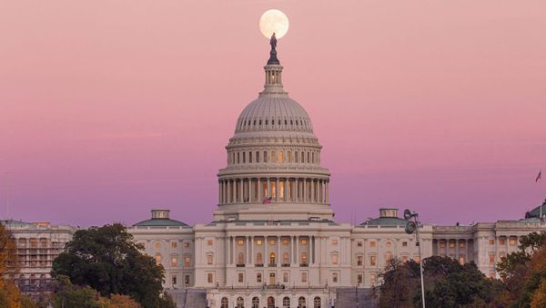 How Artificial Intelligence Data Centers Are Reshaping the Regulatory Architecture of U.S. Electricity