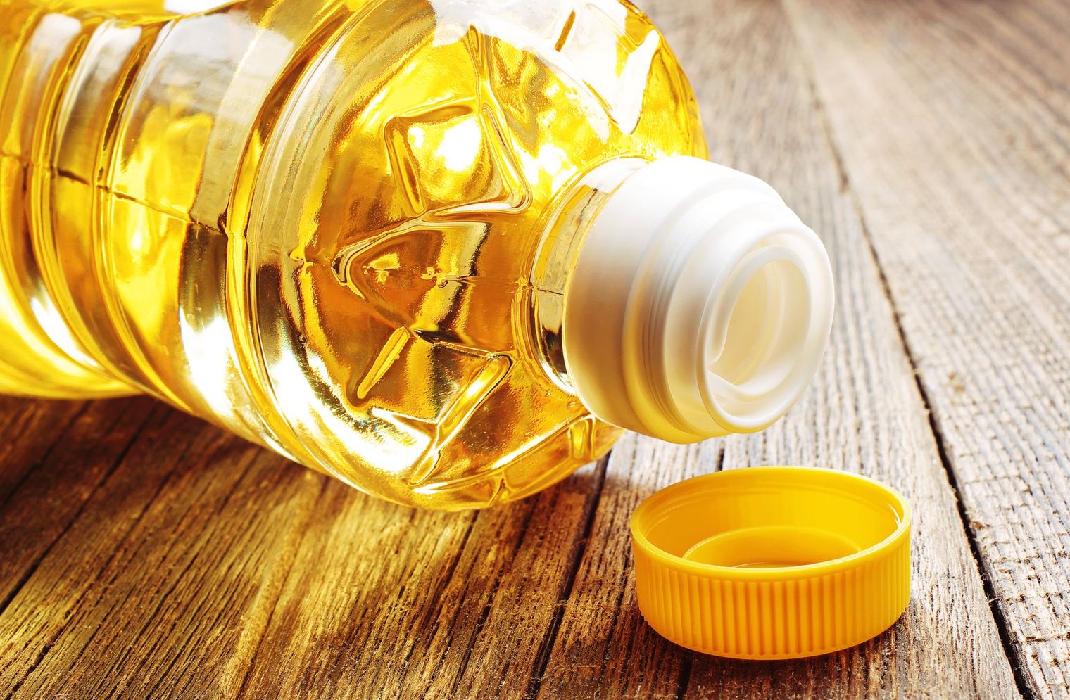 The Differences Between Vegetable Oil and Olive Oil