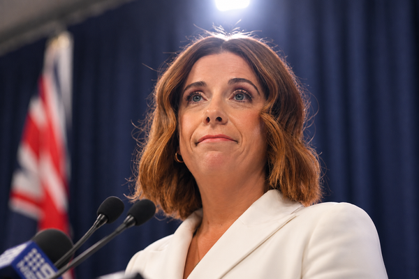 Telstra took two and a half hours to tell the minister, as outage sparks Triple Zero test-call row