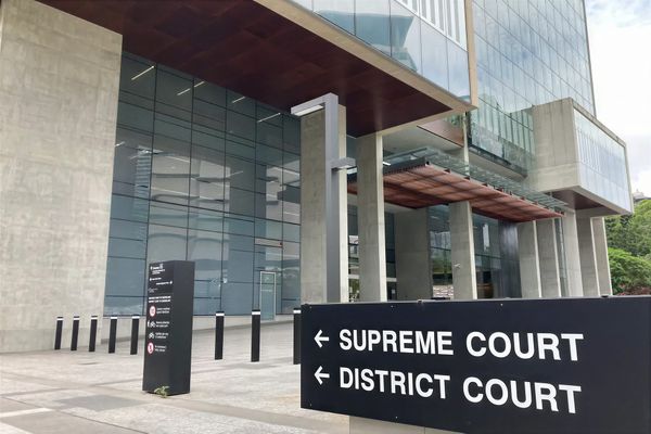 A GP on trial for manslaughter arrived at a home birth without her medical bag and was talked through CPR by a triple zero operator, a court has heard