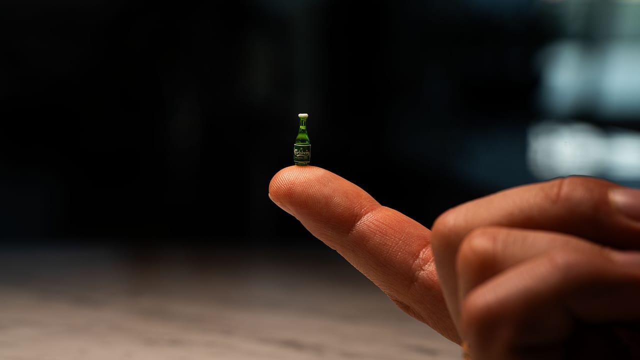 Mini-Flasche: Carlsberg präsentiert das kleinste Bier der Welt