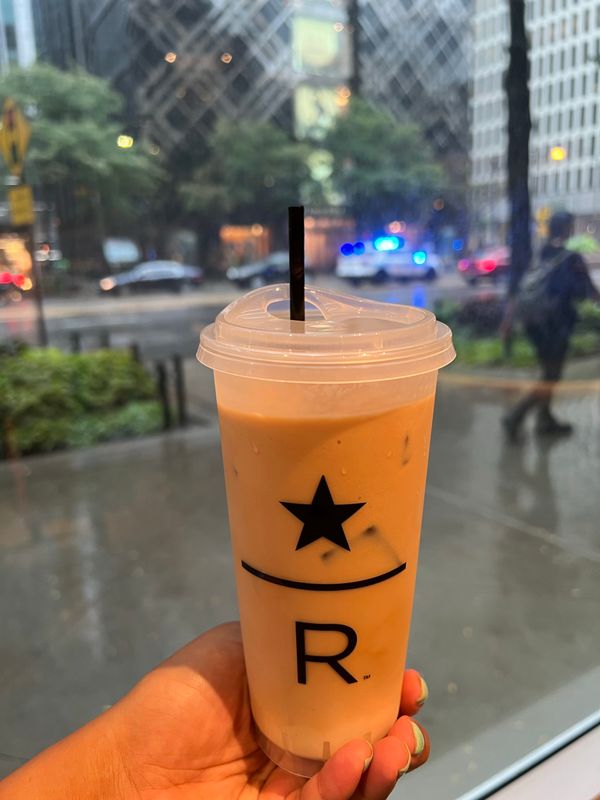 Visiting Chicago, soon? You MUST visit the world’s largest Starbucks!