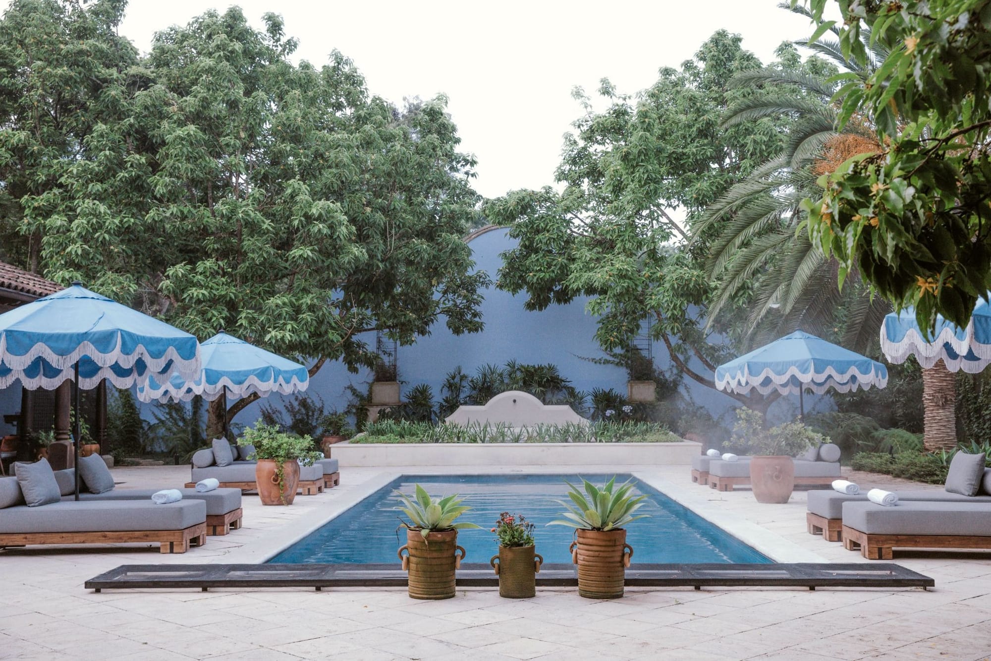 Piscina de hotel Villa Bokéh en Antigua Guatemala