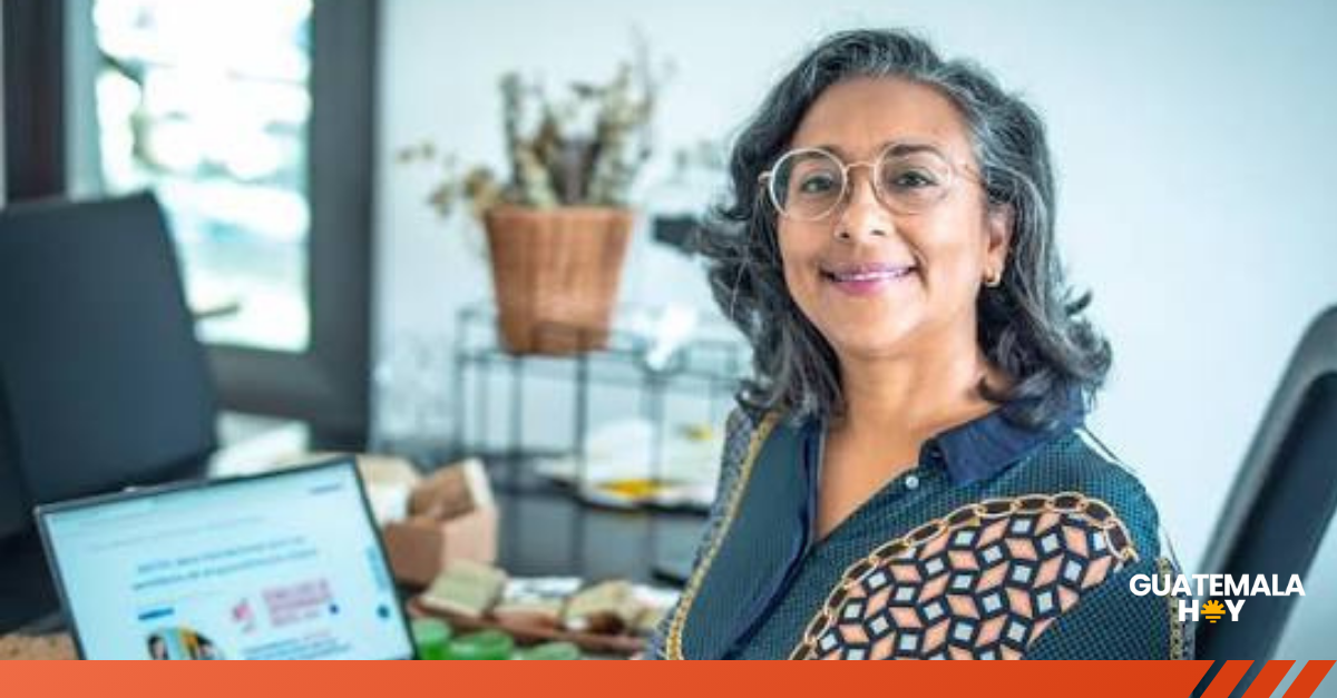 Formación digital transforma el futuro laboral de las mujeres jóvenes en Guatemala
